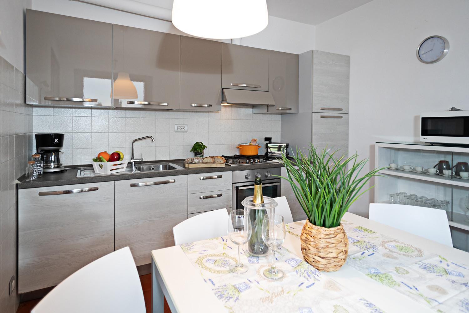Valesana - Regarda Travel * Lazise