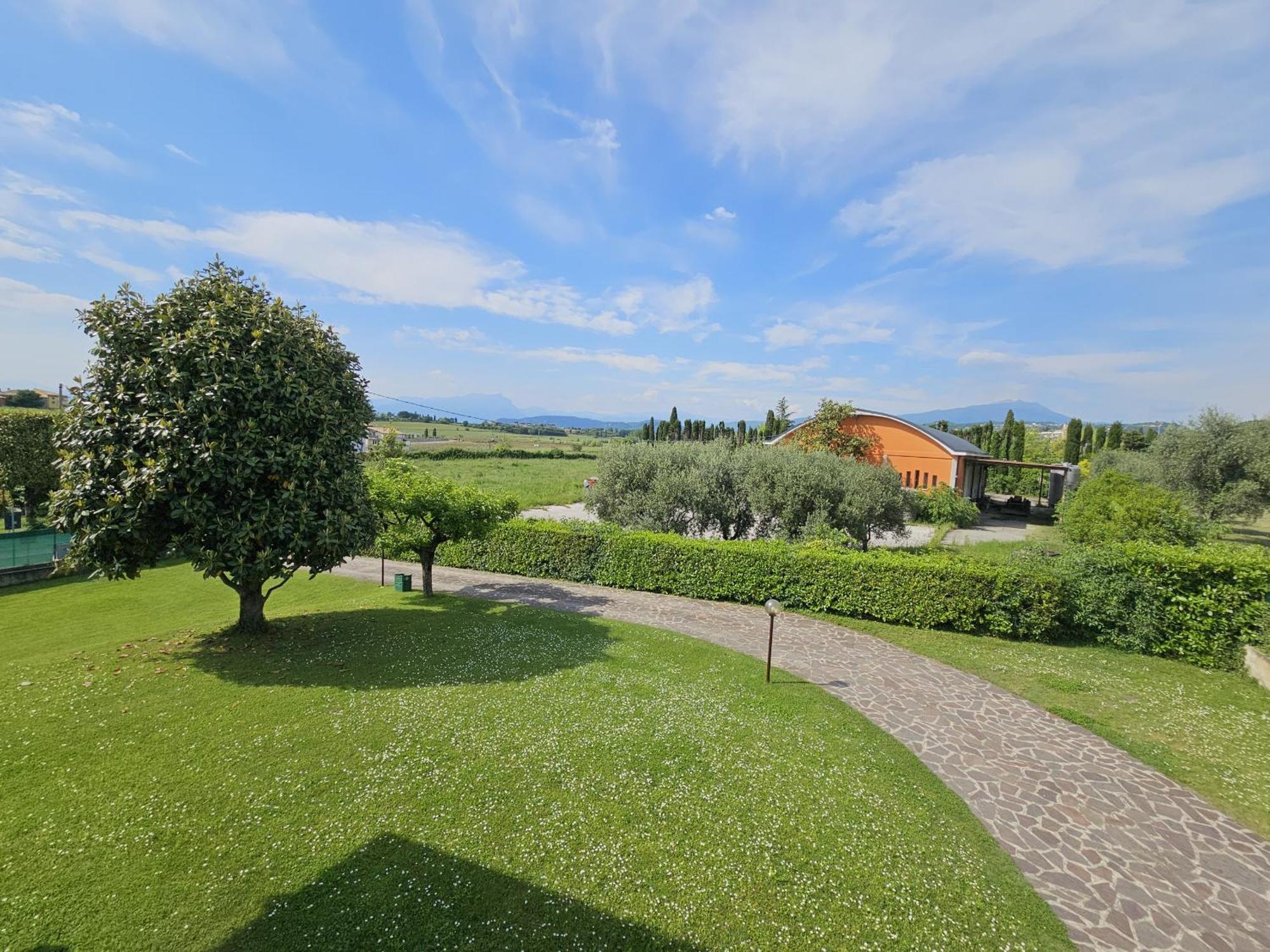 Valesana - Regarda Travel Villa